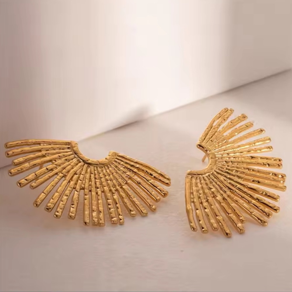 Elegant Gold Sunburst Earrings